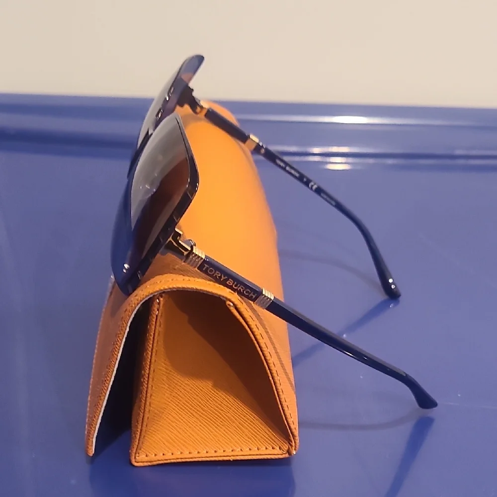 Tory Burch Black Sunglasses with Orange Case - Picture 2 of 4